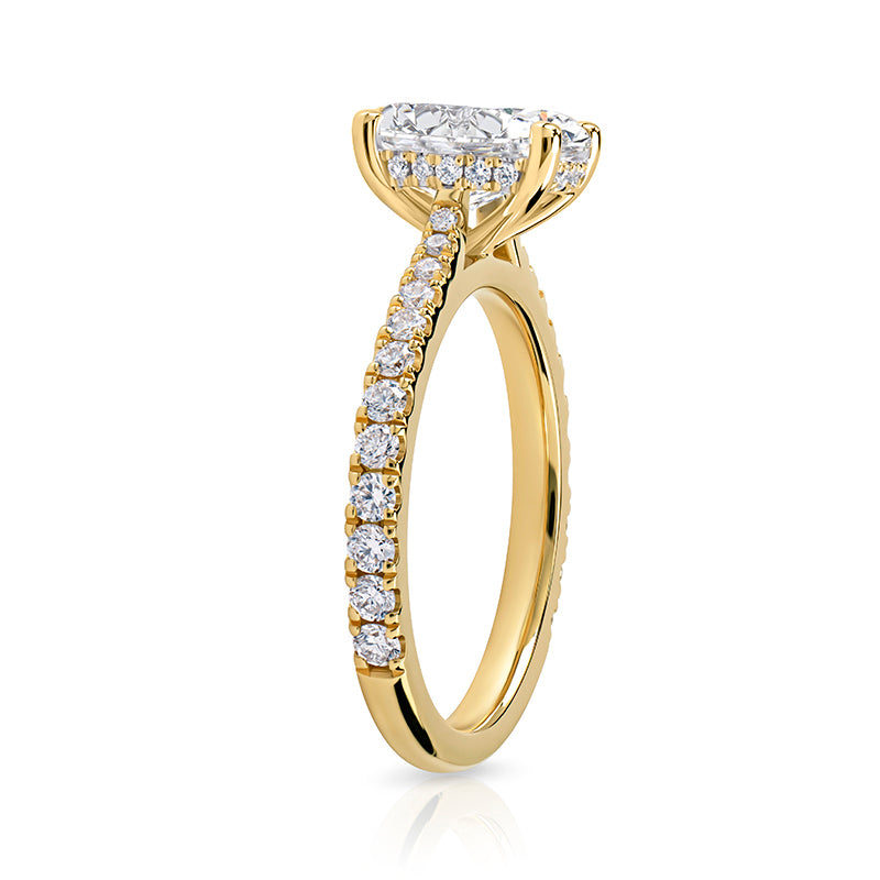 The Oval Pavé