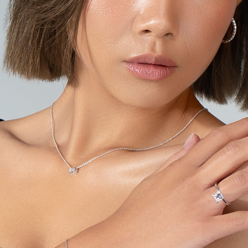 The Emerald East-West Bezel